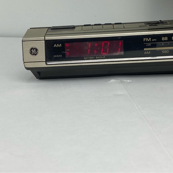 Vintage General Electric GE Digital AM/FM Radio Alarm Clock Model 7-4634B Works - Picture 2 of 6